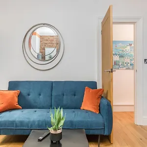 Stylish 2-bedroom Flat With Patio And Garden Apartment