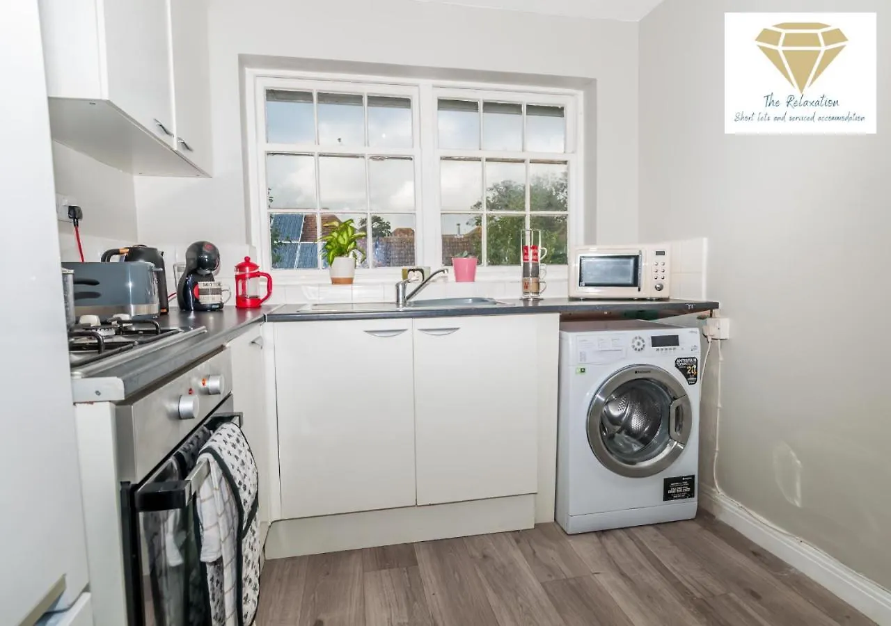 2 Bed Apartment-5 Guests - Business-Relocation-Parking - The Brighton Short Stay & Serviced Apartments 0*,  영국